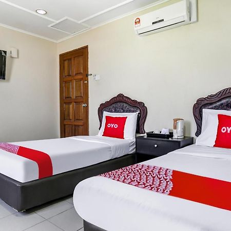 Oyo 90376 Centre Point Hotel Limbang Exterior foto