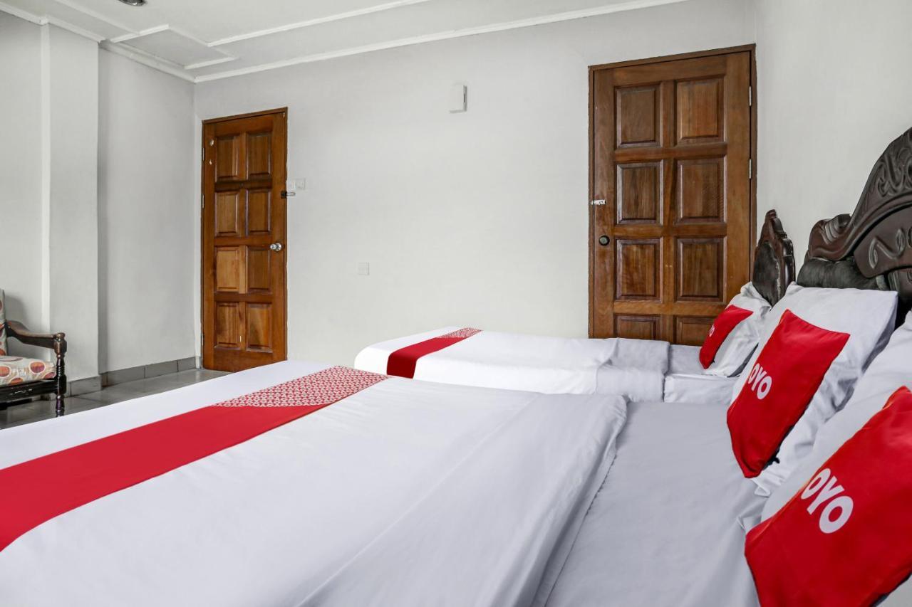 Oyo 90376 Centre Point Hotel Limbang Exterior foto