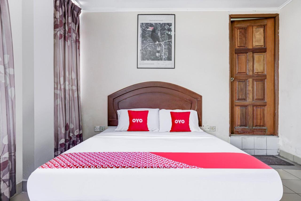 Oyo 90376 Centre Point Hotel Limbang Exterior foto