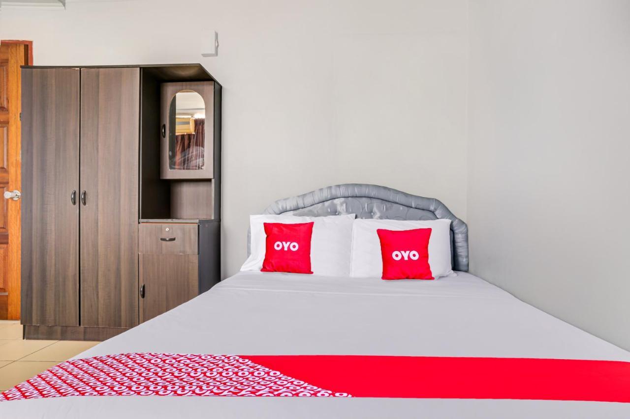 Oyo 90376 Centre Point Hotel Limbang Exterior foto