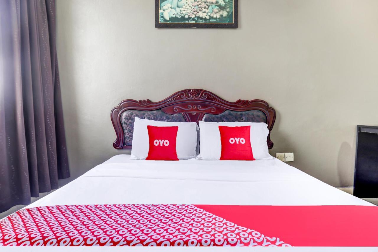 Oyo 90376 Centre Point Hotel Limbang Exterior foto
