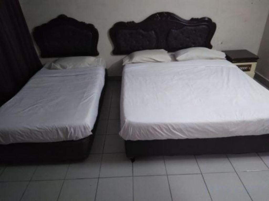 Oyo 90376 Centre Point Hotel Limbang Exterior foto