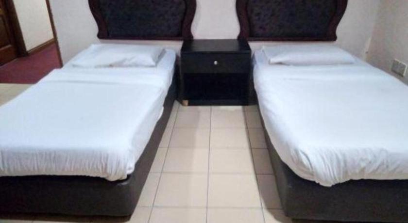 Oyo 90376 Centre Point Hotel Limbang Exterior foto