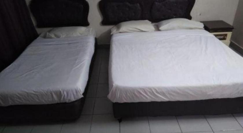 Oyo 90376 Centre Point Hotel Limbang Exterior foto