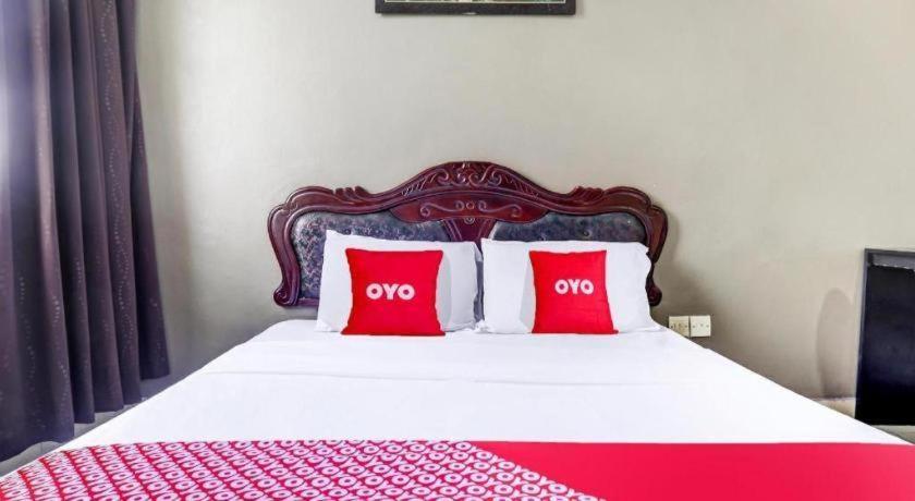 Oyo 90376 Centre Point Hotel Limbang Exterior foto